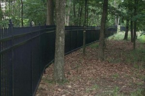 2014-Home-Improvement-Trends-Black-Fence