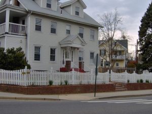 3 Tips for Maintaining Your Fence This Fall