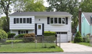 Good Neighbor Fence Etiquette: Show Off the “Good Side”