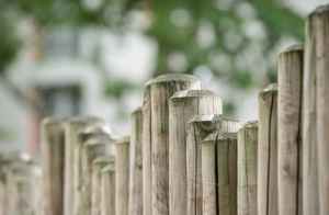 Attributes That a Strong Wooden Fence Has