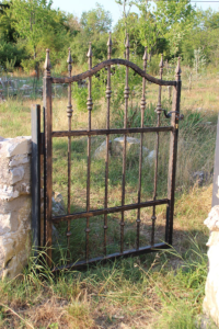 How You Can Fix a Wrought Iron Gate That Has Been Broken