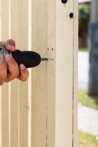 hercules-fence-of-northern-va-saggy-wooden-gate