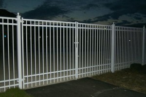 Difference Between Aluminum and Iron Fence